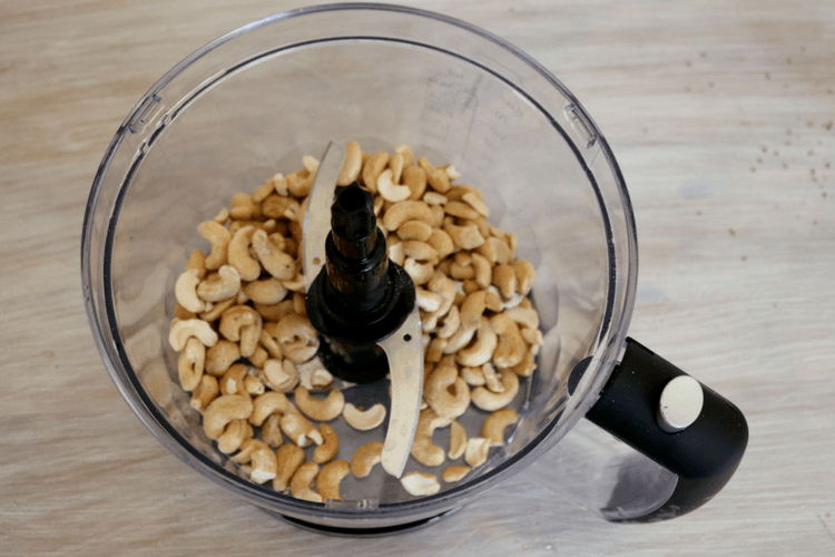 Hjemmelaget cashewnøttsmør som pålegg, i smoothie eller bakst