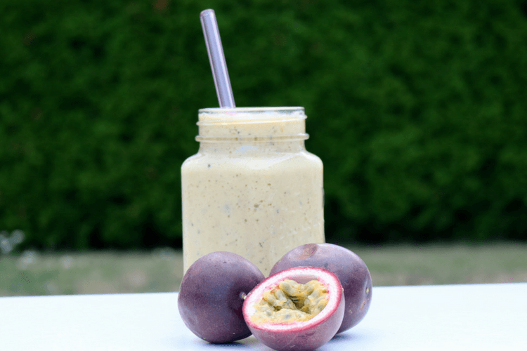 Mango- og pasjonsfruktsmoothie med vanilje fra 10 måneder