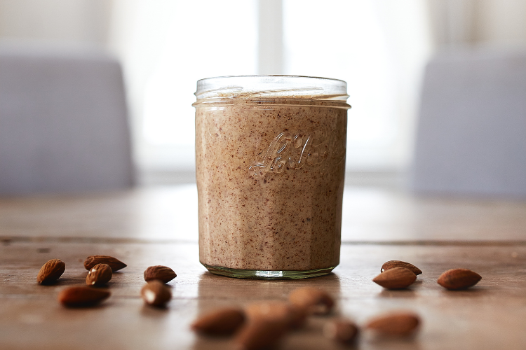 Mandelsmør med paranøtter - kan gis fra 6 måneder