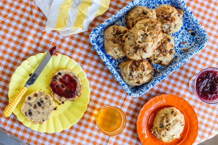 Sconebone med rosiner - oppskrift fra Madeleines bakeeventyr